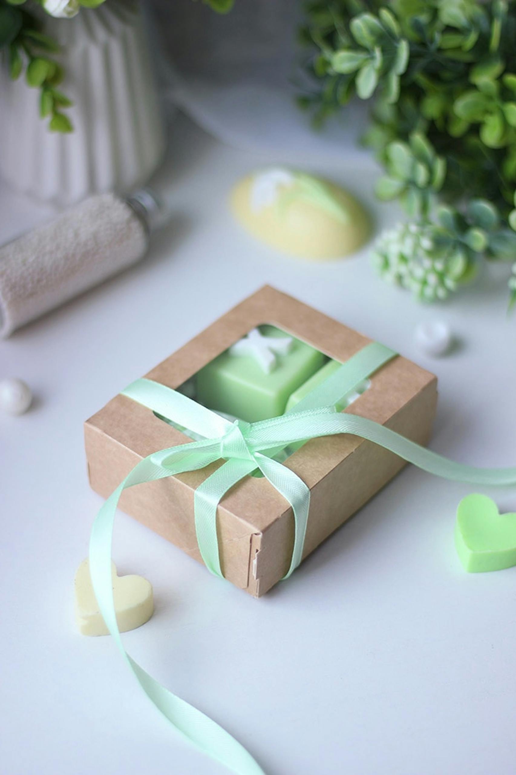 Lovely gift box with green soaps and ribbons, perfect for aromatherapy enthusiasts.